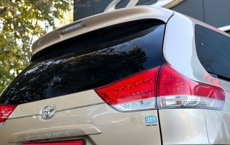 Toyota Sienna III, 2011 год, 1 900 000 рублей, 11 фотография