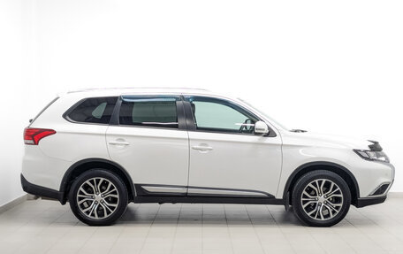 Mitsubishi Outlander III рестайлинг 3, 2017 год, 1 830 000 рублей, 4 фотография
