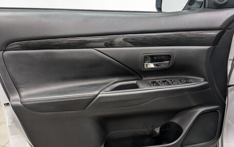 Mitsubishi Outlander III рестайлинг 3, 2017 год, 1 830 000 рублей, 19 фотография
