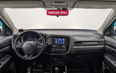 Mitsubishi Outlander III рестайлинг 3, 2017 год, 1 830 000 рублей, 14 фотография