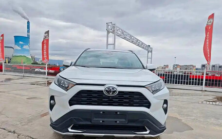 Toyota RAV4, 2022 год, 2 900 001 рублей, 2 фотография