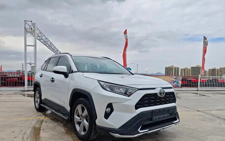 Toyota RAV4, 2022 год, 2 900 001 рублей, 3 фотография