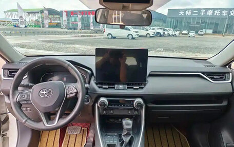 Toyota RAV4, 2022 год, 2 900 001 рублей, 5 фотография