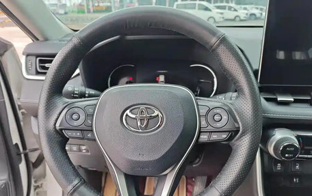 Toyota RAV4, 2022 год, 2 900 001 рублей, 7 фотография