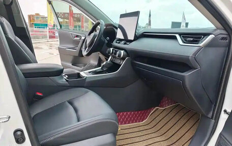 Toyota RAV4, 2022 год, 2 900 001 рублей, 14 фотография