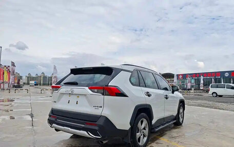 Toyota RAV4, 2022 год, 2 900 001 рублей, 20 фотография