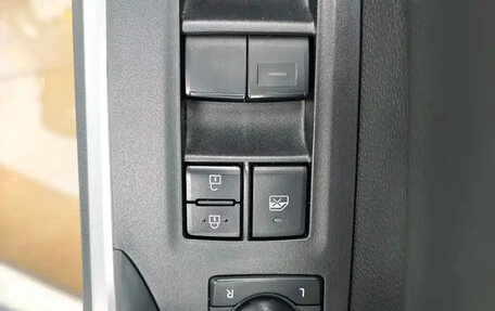 Toyota RAV4, 2022 год, 2 900 001 рублей, 9 фотография