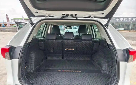 Toyota RAV4, 2022 год, 2 900 001 рублей, 11 фотография