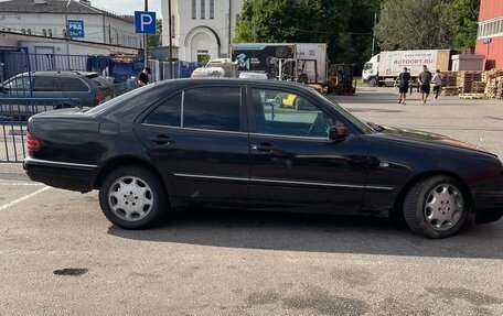 Mercedes-Benz E-Класс, 1995 год, 199 000 рублей, 3 фотография