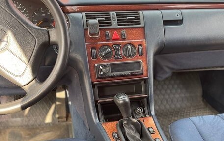 Mercedes-Benz E-Класс, 1995 год, 199 000 рублей, 9 фотография