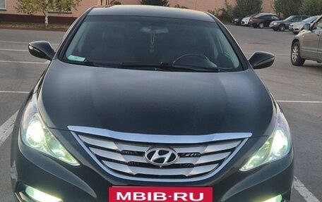 Hyundai Sonata VI, 2013 год, 950 000 рублей, 5 фотография