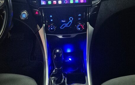 Hyundai Sonata VI, 2013 год, 950 000 рублей, 11 фотография