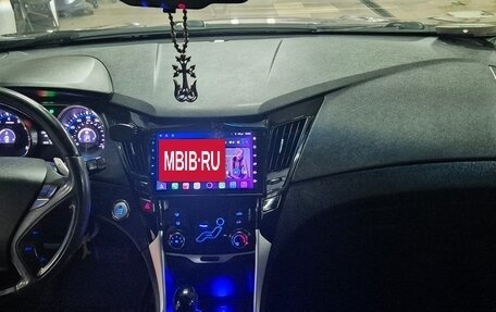 Hyundai Sonata VI, 2013 год, 950 000 рублей, 10 фотография