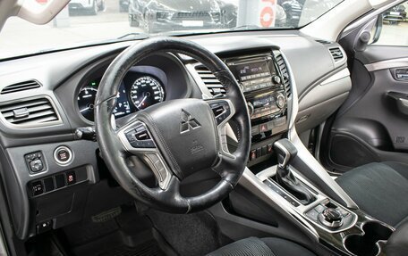 Mitsubishi Pajero Sport III рестайлинг, 2017 год, 2 849 000 рублей, 15 фотография