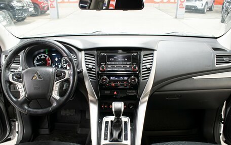 Mitsubishi Pajero Sport III рестайлинг, 2017 год, 2 849 000 рублей, 13 фотография