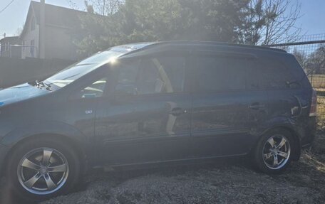 Opel Zafira B, 2007 год, 400 000 рублей, 2 фотография