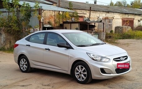 Hyundai Solaris II рестайлинг, 2013 год, 850 000 рублей, 2 фотография