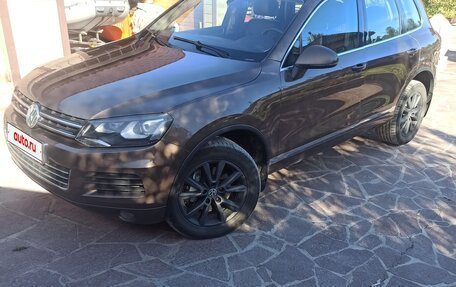 Volkswagen Touareg III, 2011 год, 2 300 000 рублей, 2 фотография