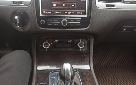 Volkswagen Touareg III, 2011 год, 2 300 000 рублей, 8 фотография