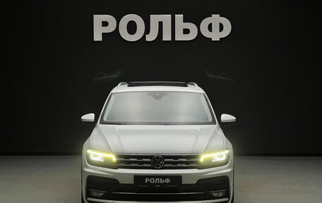 Volkswagen Tiguan II, 2019 год, 2 430 000 рублей, 2 фотография