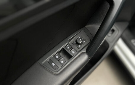 Volkswagen Tiguan II, 2019 год, 2 430 000 рублей, 13 фотография