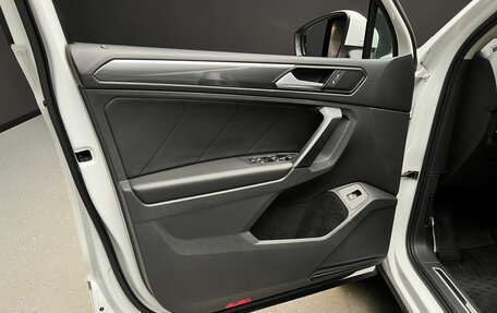 Volkswagen Tiguan II, 2019 год, 2 430 000 рублей, 12 фотография