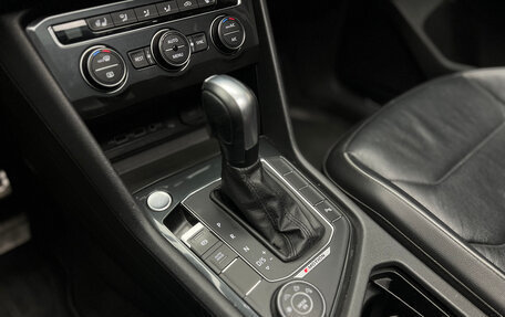 Volkswagen Tiguan II, 2019 год, 2 430 000 рублей, 16 фотография
