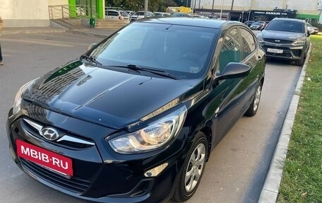 Hyundai Solaris II рестайлинг, 2011 год, 1 200 000 рублей, 10 фотография