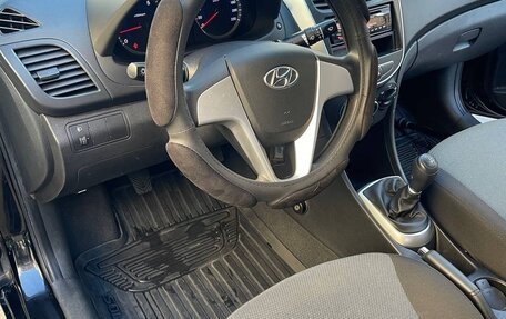 Hyundai Solaris II рестайлинг, 2011 год, 1 200 000 рублей, 20 фотография