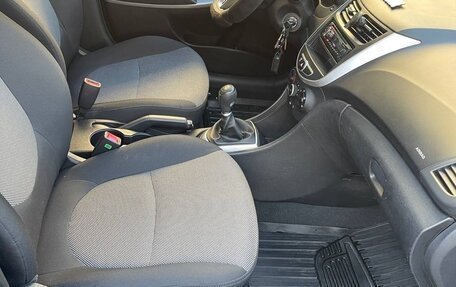 Hyundai Solaris II рестайлинг, 2011 год, 1 200 000 рублей, 30 фотография