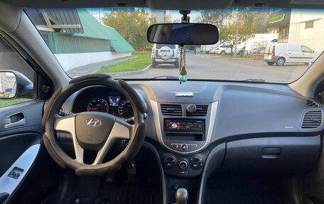 Hyundai Solaris II рестайлинг, 2011 год, 1 200 000 рублей, 31 фотография