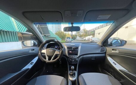 Hyundai Solaris II рестайлинг, 2011 год, 1 200 000 рублей, 32 фотография