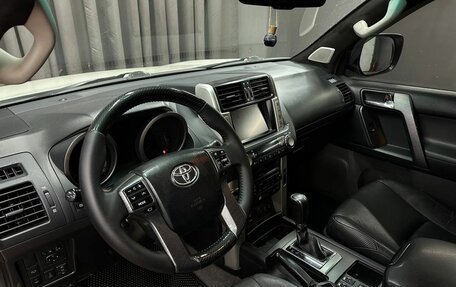 Toyota Land Cruiser Prado 150 рестайлинг 2, 2011 год, 2 699 999 рублей, 8 фотография