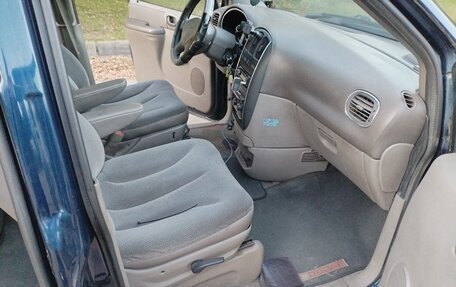 Chrysler Voyager IV, 2001 год, 450 000 рублей, 2 фотография