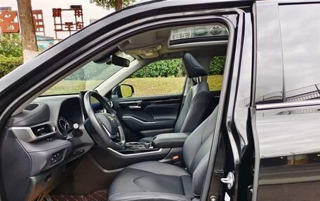 Toyota Highlander, 2022 год, 3 350 000 рублей, 6 фотография