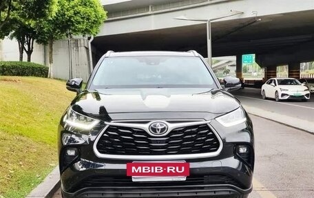 Toyota Highlander, 2022 год, 3 350 000 рублей, 2 фотография