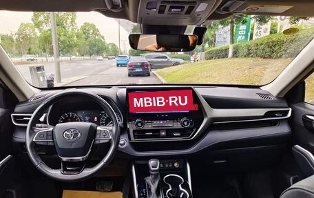 Toyota Highlander, 2022 год, 3 350 000 рублей, 7 фотография