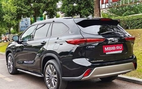 Toyota Highlander, 2022 год, 3 350 000 рублей, 4 фотография