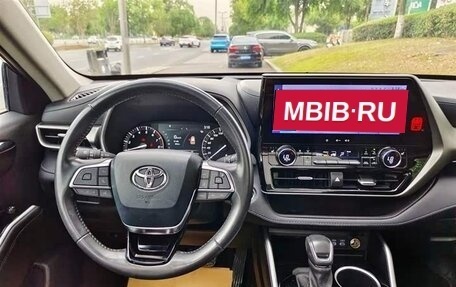 Toyota Highlander, 2022 год, 3 350 000 рублей, 8 фотография