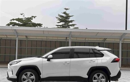 Toyota RAV4, 2022 год, 2 550 000 рублей, 3 фотография