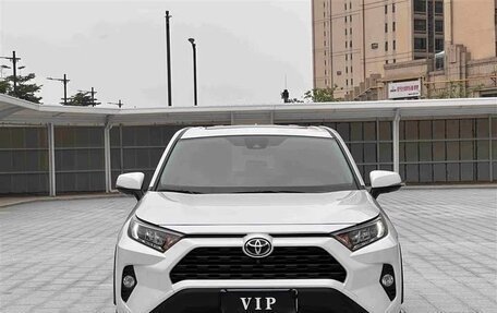 Toyota RAV4, 2022 год, 2 550 000 рублей, 2 фотография