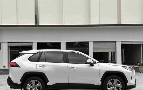 Toyota RAV4, 2022 год, 2 550 000 рублей, 7 фотография