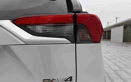 Toyota RAV4, 2022 год, 2 550 000 рублей, 9 фотография