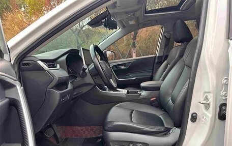 Toyota RAV4, 2022 год, 2 550 000 рублей, 11 фотография