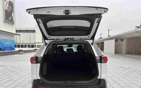 Toyota RAV4, 2022 год, 2 550 000 рублей, 10 фотография