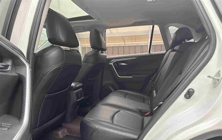 Toyota RAV4, 2022 год, 2 550 000 рублей, 20 фотография