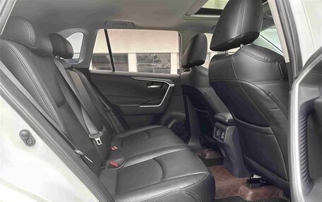 Toyota RAV4, 2022 год, 2 550 000 рублей, 21 фотография