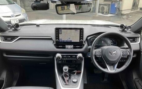 Toyota RAV4, 2022 год, 2 550 000 рублей, 9 фотография