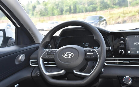 Hyundai Elantra, 2025 год, 1 900 000 рублей, 12 фотография
