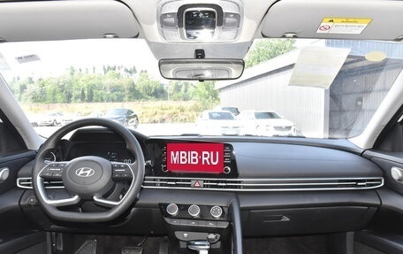 Hyundai Elantra, 2025 год, 1 900 000 рублей, 13 фотография